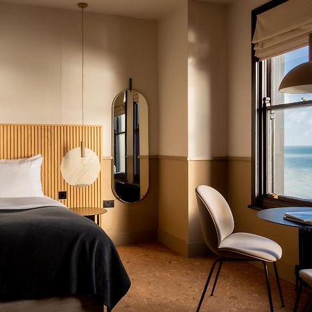 Port Hotel Истборн Екстериор снимка